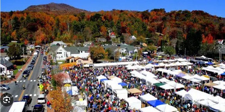 The crowd at 2022 Woolly Worm festival in Banner Elk, NC